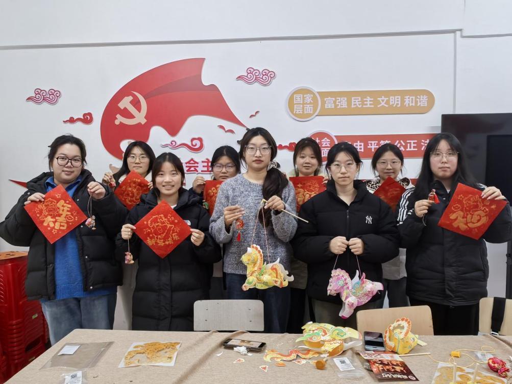 巧手迎新享乐趣丨我院开展元旦主题趣味手工活动