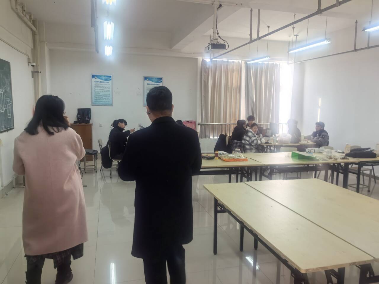 我院开展寒假实训室安全卫生专项巡查 筑牢校园安全防线