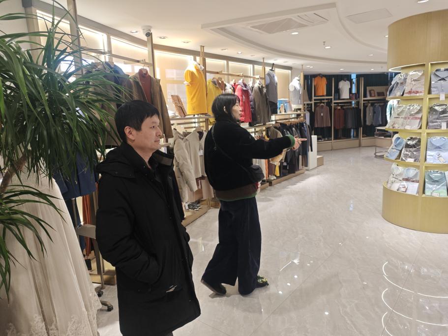 服装教研室深入企业调研 把握服装定制行业新趋势