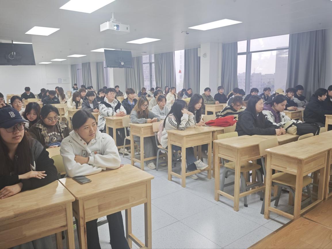以学风聚力，以实干笃行——我院组织召开学风建设主题班会