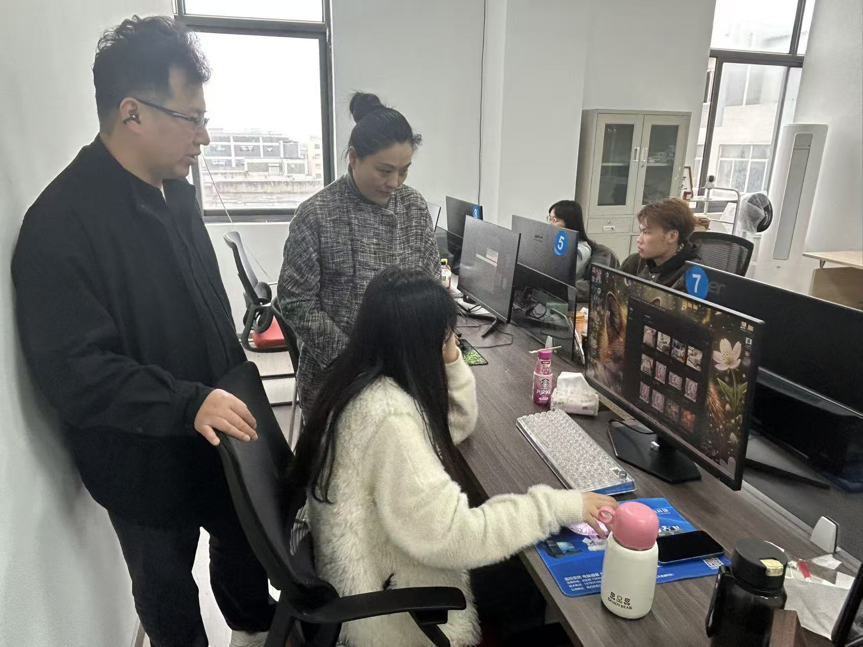 情系实习学子，关爱助力成长——我院走访南通家纺市场，看望实习学生