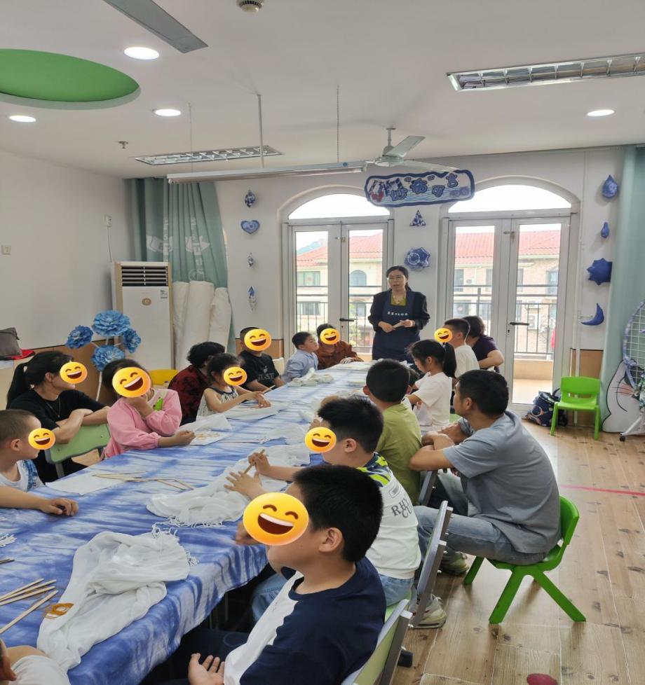 ​职教赋能巧手，染绘疗愈心灵---我院开展特殊儿童非遗扎染活动