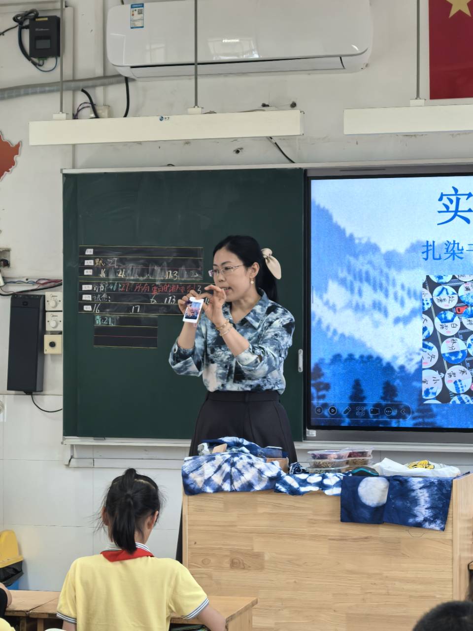 职教传非遗 匠心润童心——教工第二支部李娟老师走进南通市郭里园新村小学开展扎染美育实践活动