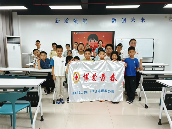 博爱青春∣“艺路先锋”志愿服务团队走进“警小宝”暑托班，生动科普“三献”知识